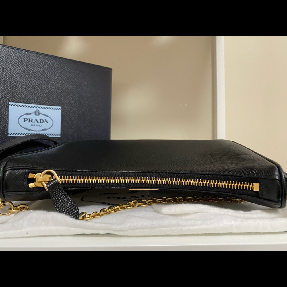 ❌SOLD❌ PRADA RE-EDITION 2005 Saffiano Leather - Picture 8 of 13
